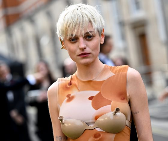 Самый необычный образ, который вы увидите на этой неделе: Эмма Коррин в платье с бюстгальтером из воздушных шаров