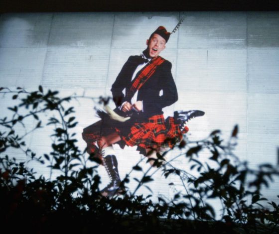 Цифра дня: подлинное резюме Александра Маккуина продадут на антикварной ярмарке за $1000