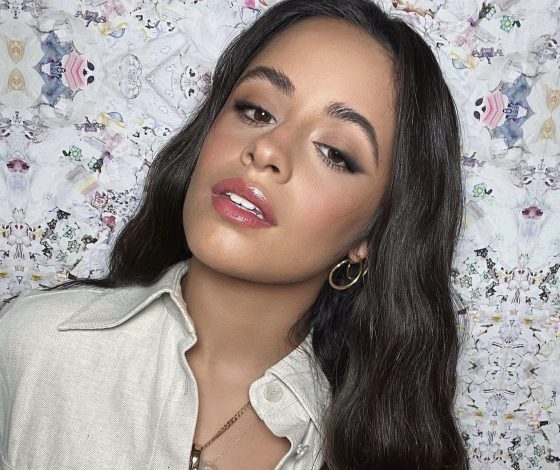 Честное фото: Камила Кабейо показала фигуру в маленьком бикини