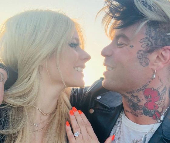 Роскошный бриллиант в форме сердца: рассматриваем помолвочное кольцо Аврил Лавин