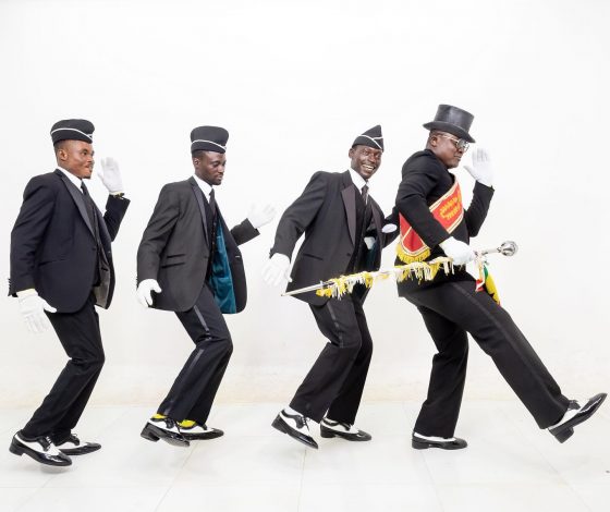 Цифра дня: мем с танцующими гробовщиками продали за 1 миллион долларов