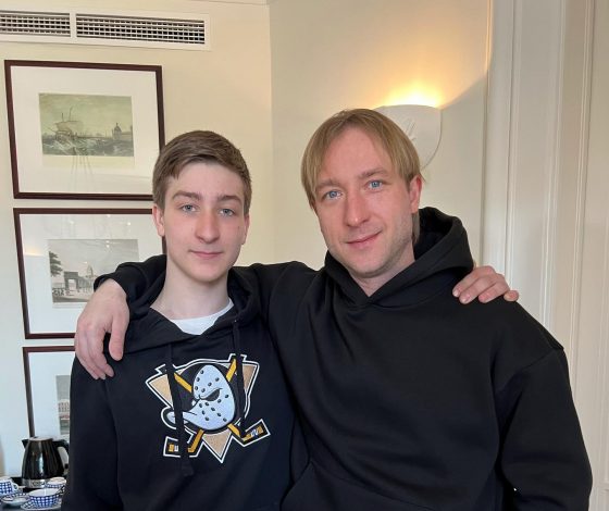 Копия папы: Евгений Плющенко поделился редким фото со старшим сыном