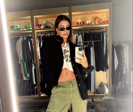 Кроп-топ и джинсы на низкой посадке: Хейли Бибер опровергла слухи о беременности