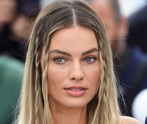 «Многие из нас в долгу перед ними за то, что они дали нам такой шанс»: Марго Робби рассказала, кому обязана за карьеру в Голливуде