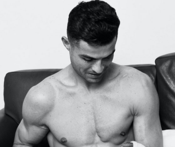 Криштиану Роналду поделился первым снимком вдвоем с дочерью