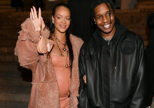Рианна и A$AP Rocky впервые показали новорожденного ребенка