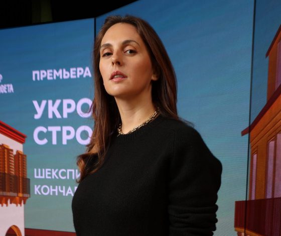 Лариса Долина, Мария Шумакова, Пелагея на премьере спектакля Андрея Кончаловского «Укрощение строптивой»