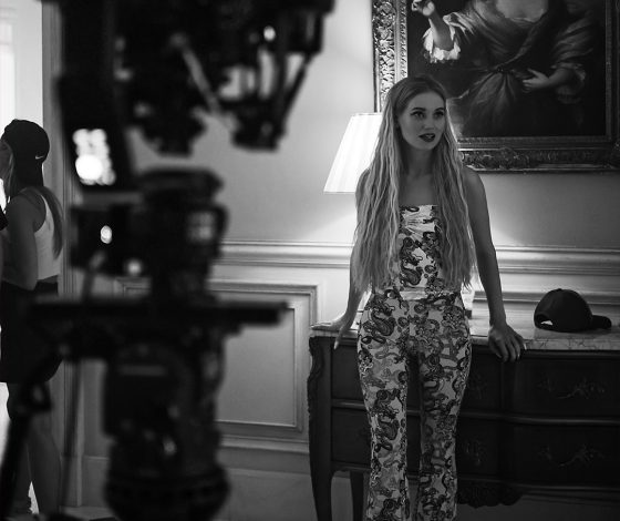 Откровенные кадры Кристины Асмус со съемок постельной сцены сериала «Люся»