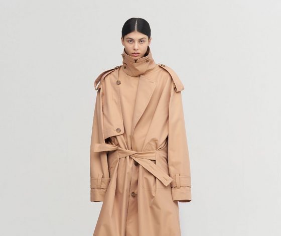 Тренч – классика на все времена: выбираем стильные варианты среди российских брендов