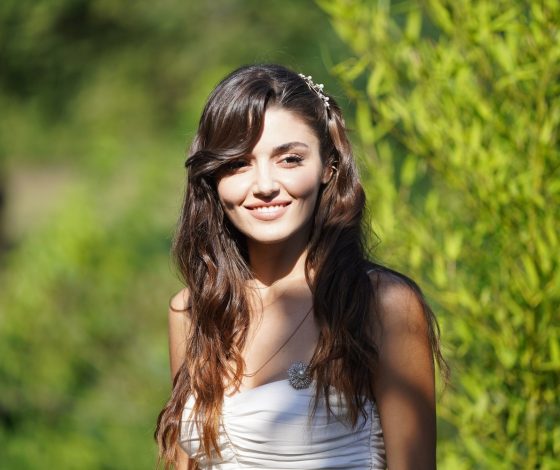 Полные противоположности: как выглядит сестра Ханде Эрчел?