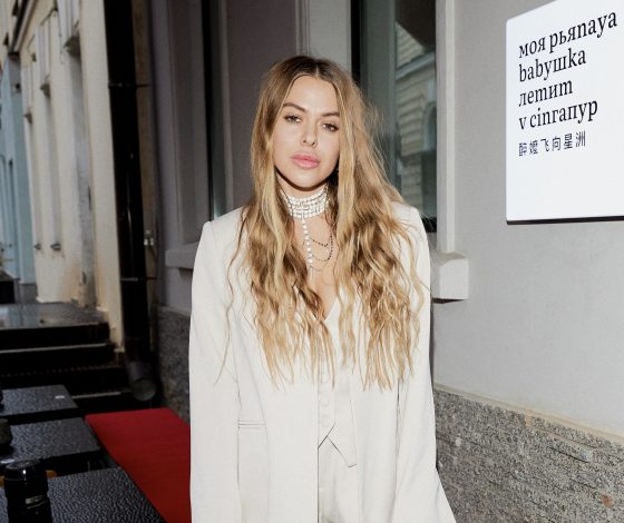 Наташа Максимова,  Илья Давыдов, Алина Шпак на открытии бара в Москве