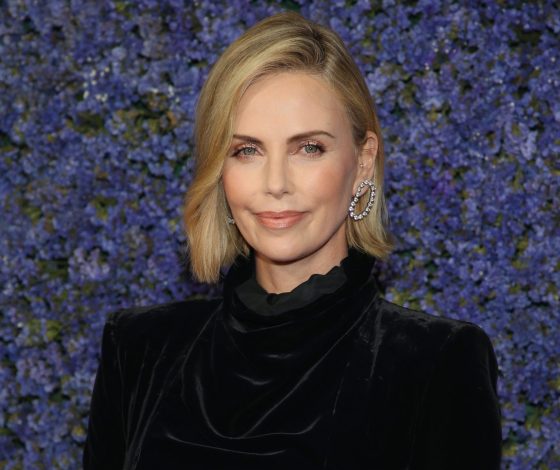 Шарлиз Терон засняли на свидании с новым возлюбленным. Актриса встречается с моделью