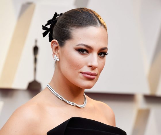 Эшли Грэм позирует в купальнике на юге Франции