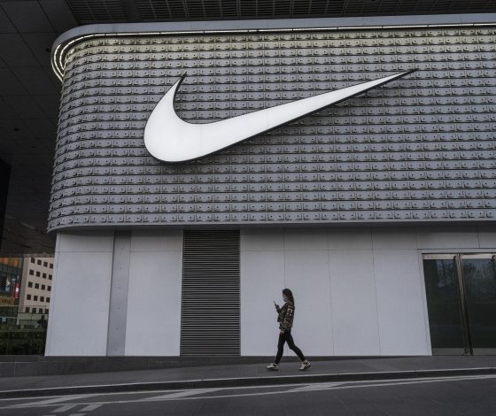 Nike закрывает свои магазины в России