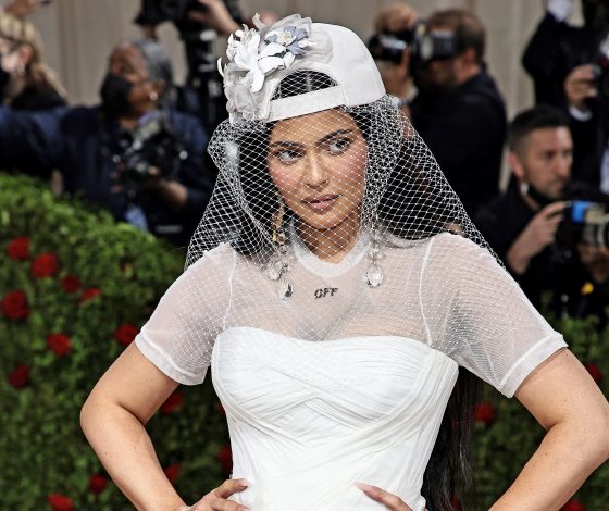 Кайли Дженнер ответила на критику своего платья на Met Gala