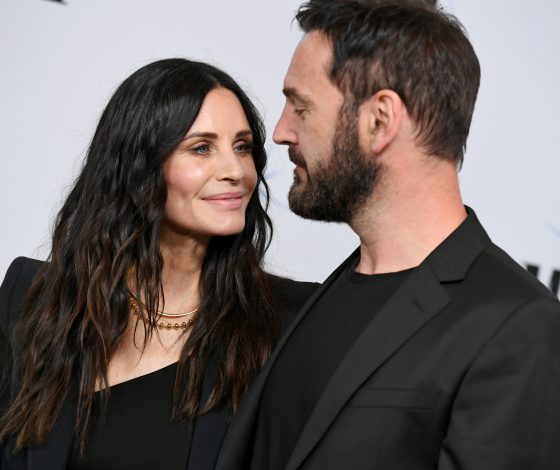 Редкий выход Кортни Кокс и ее бойфренда в парных образах