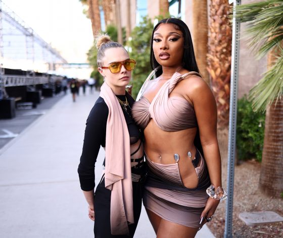 Новый скандал: Megan Thee Stallion обрезала Кару Делевинь на фотографии