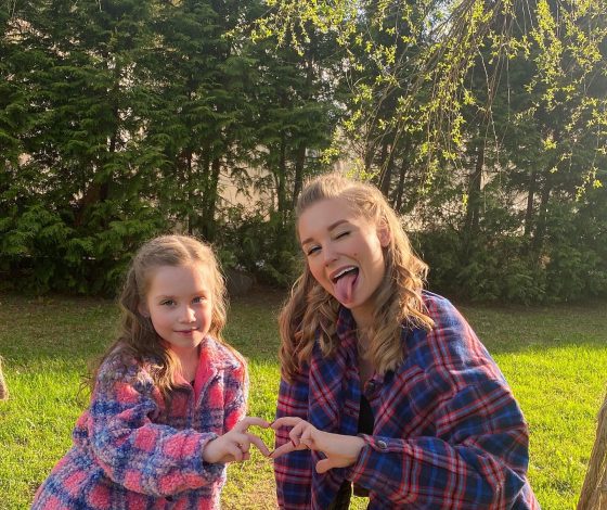 Кристина Асмус показала подросшую дочь от Гарика Харламова. На кого больше похожа?