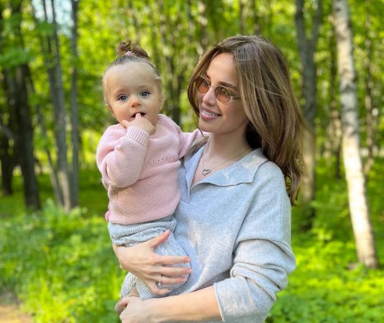 Алекса опубликовала трогательные снимки дочери. Ей исполнилось два года