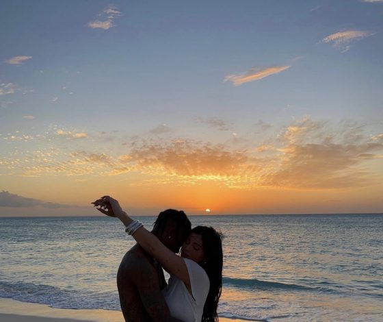 Все-таки вместе: Кайли Дженнер поделилась редким фото с Трэвисом Скоттом