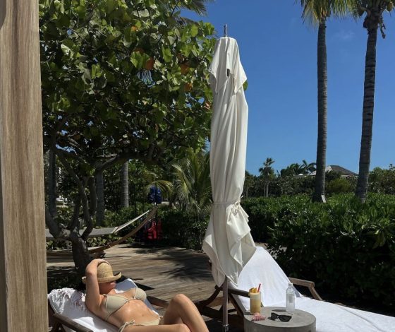 Кайли Дженнер показала фигуру в купальнике спустя три месяца после родов