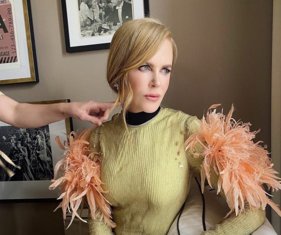 Николь Кидман появилась на обложке журнала в откровенном образе, но все смотрели на ее огромные бицепсы