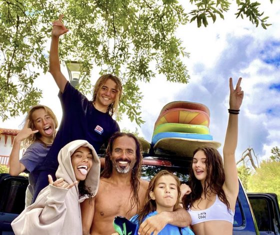 Семейная идиллия: Тина Кунаки делится милым снимком со своей падчерицей Девой Кассель