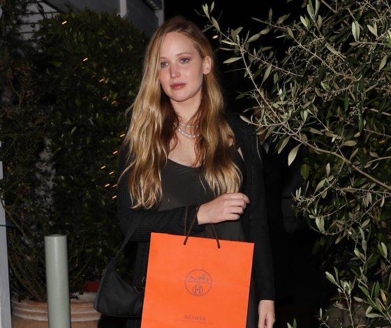 Редкий выход Дженнифер Лоуренс с мужем после родов