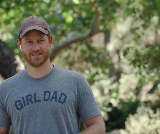 Милота дня: Принц Гарри в костюме Человека-паука поддержал детей, переживших утрату