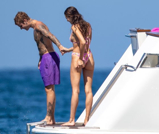 Красивые и влюбленные: Джастин и Хейли Бибер отдыхают на яхте в Мексике