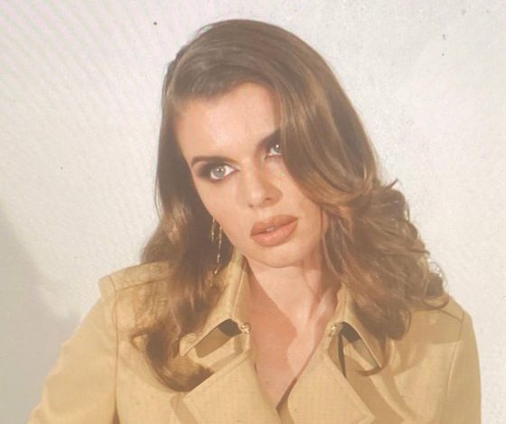 Джулия Фокс нашла новое применение кожаному ремню. И мы последуем ее примеру