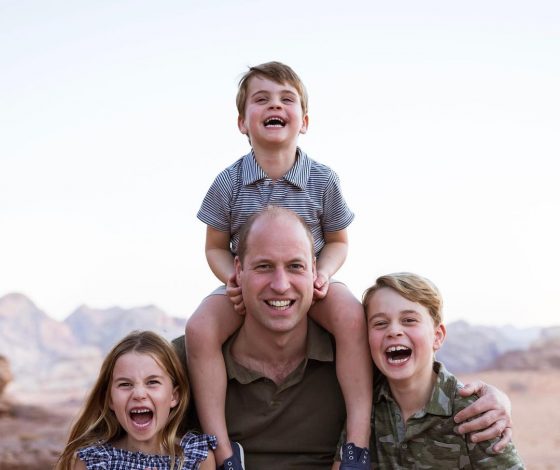 Принц Уильям с детьми поздравил поклонников с Днем отца и поделился трогательным снимком