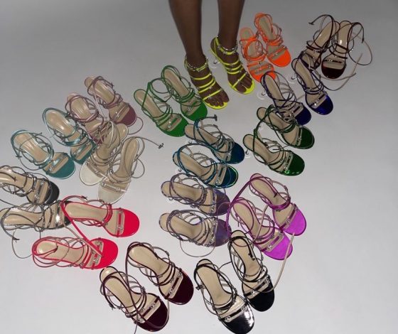 Где купить обувь на лето: босоножки, мюли и сабо, которые ты не захочешь снимать весь сезон