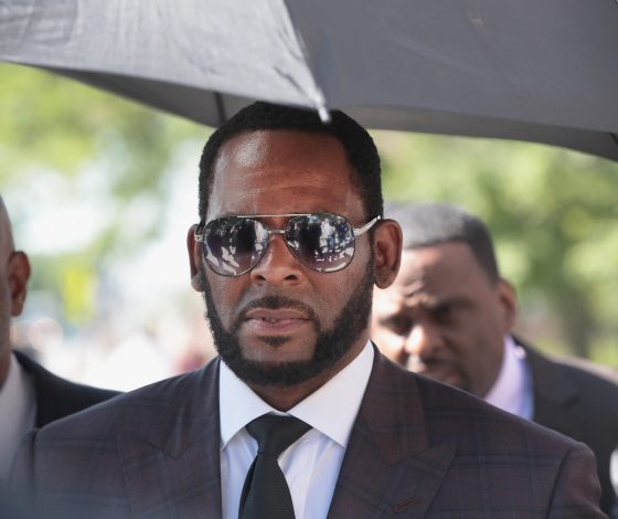 Исполнителя хита I Believe I Can Fly Ар Келли приговорили к 30 годам тюрьмы за торговлю людьми