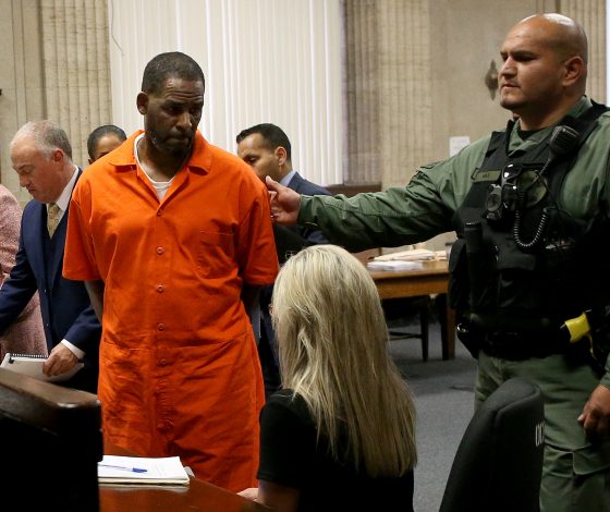 Новые подробности дела певца Ар Келли, которому грозит 30 лет тюрьмы за сексуальную эксплуатацию детей