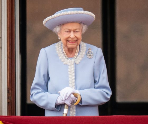 Королеве Елизавете II стало плохо на торжественном параде: Ее Величество пропустит следующее мероприятие