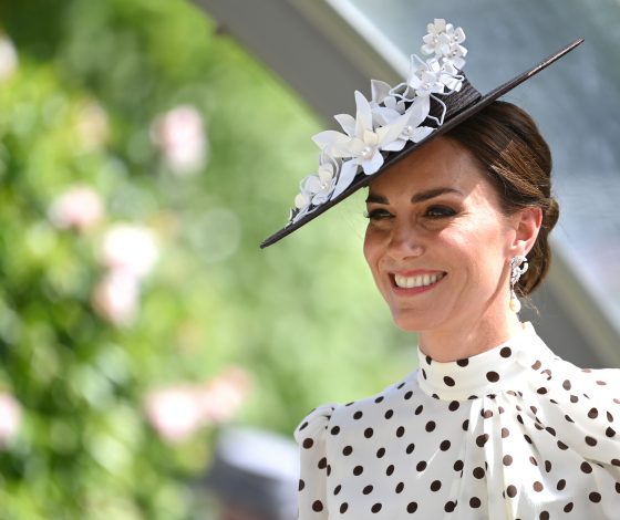 Гороховое платье с элегантной шляпой: Кейт Миддлтон снова повторила легендарный образ принцессы Дианы