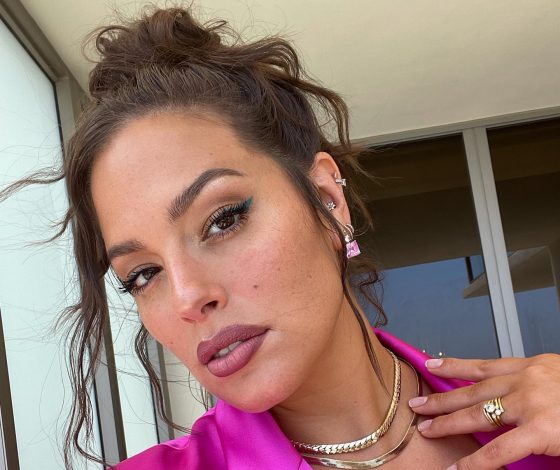 С любовью к себе: Эшли Грэм снялась полностью обнаженной