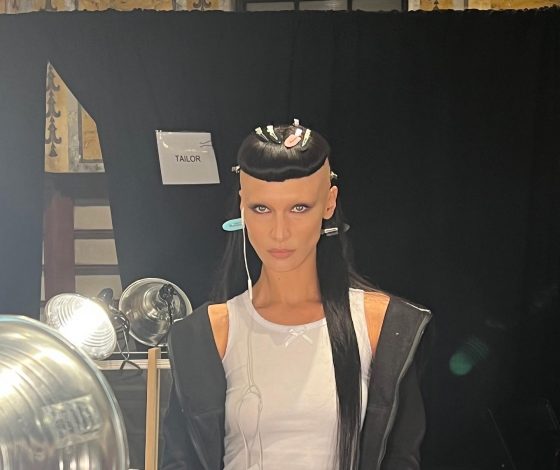 Наполовину выбритая голова и платье-трансформер: Белла Хадид на показе Marc Jacobs