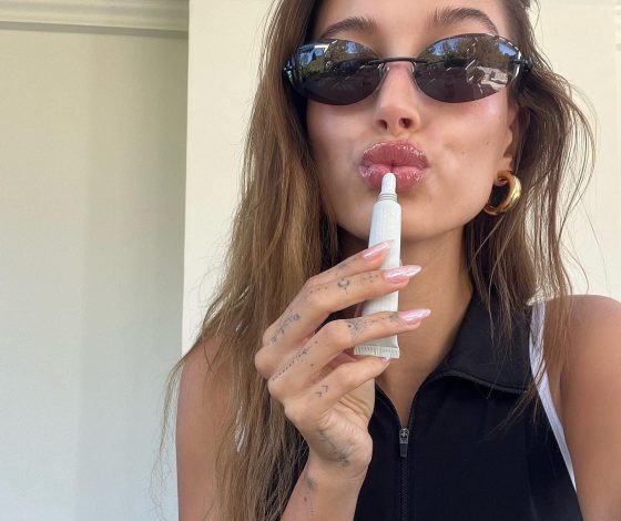 Хейли Бибер выигрывает суд: ранее бренд одежды обвинил ее в плагиате