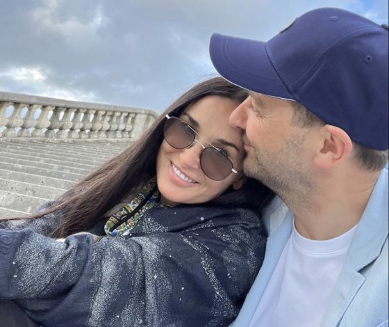 Что известно о новом бойфренде Деми Мур, который младше ее на 13 лет