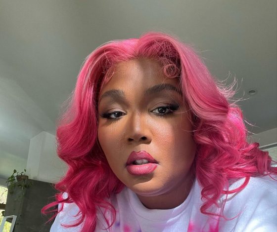 Лиззо резко ответила хейтерам на критику ее фигуры