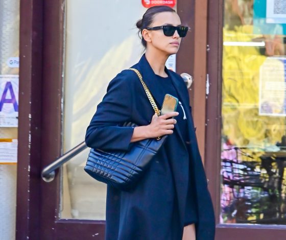 Снова в школу: Ирина Шейк учит старшеклассниц  одеваться стильно