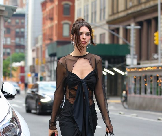 В чем пойти на свидание летом: показывает Эмили Ратаковски