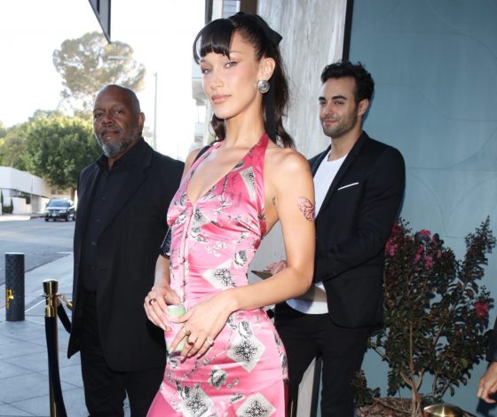 Белла Хадид примерила идеальное летнее платье, в котором выглядит просто неотразимо