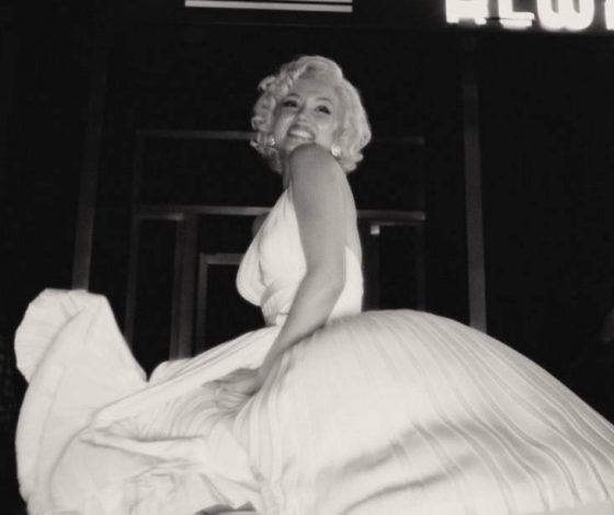 Ана де Армас перевоплотилась в Мэрилин Монро для нового байопика «Блондинка»: теперь ее невозможно отличить от культовой дивы