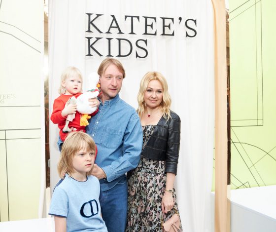 Как две капли: дети Яны Рудковской и Евгения Плющенко надели парные образы