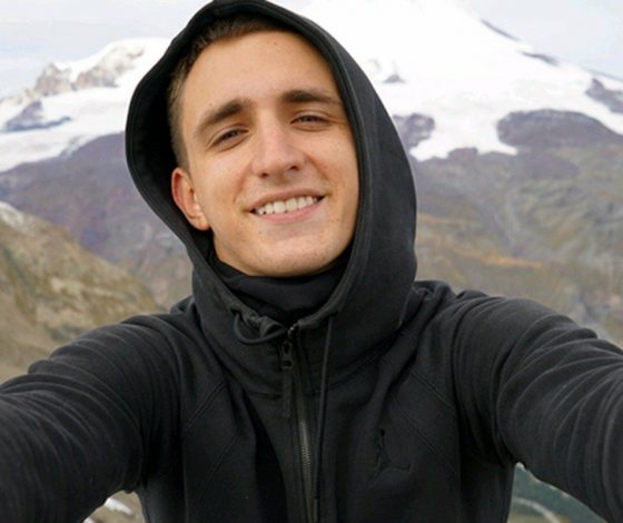 Настоящие красавцы: топ-20 звездных холостяков русского Интернета