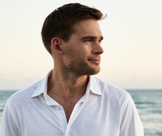 «Мы приняли решение мучить себя расстоянием»: герой «Холостяка» Александр Гранков об отношениях с финалисткой, желании вернуть одну из участниц и раздражающих факторах на проекте