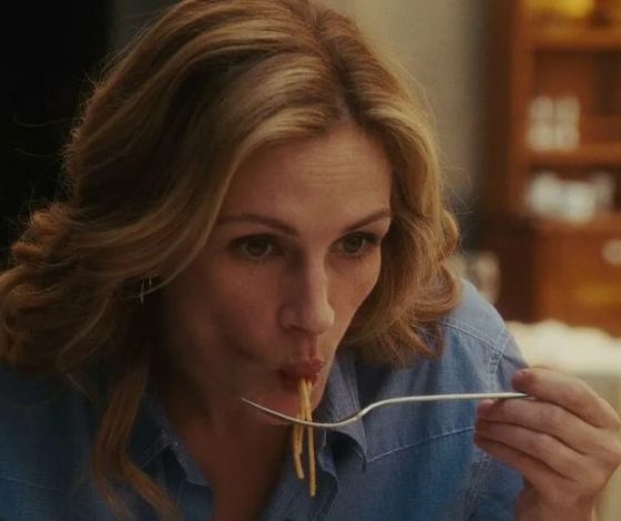 Есть без тарелки теперь модно: как новый тренд покоряет социальные сети